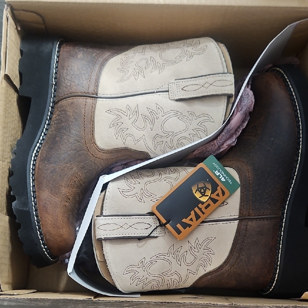 Ariat Women's Two-Tone Ankle Boots